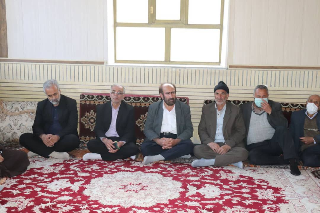 ✅محمد رضا عبدالله نژاد فرماندار شهرستان چالدران به همراه معاونین خود با حضور در مسجد روستای بیگ کندی ضمن دیدار با اهالی این روستا مسائل و مشکلات این روستا را مورد بحث و بررسی قرار داد.