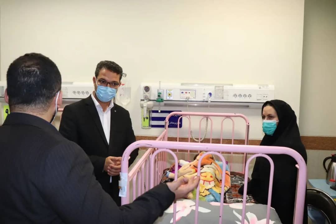 عیادت فرماندار چالدران از بیماران بستری در بیمارستان شهید بهشتی به مناسبت روز پزشک