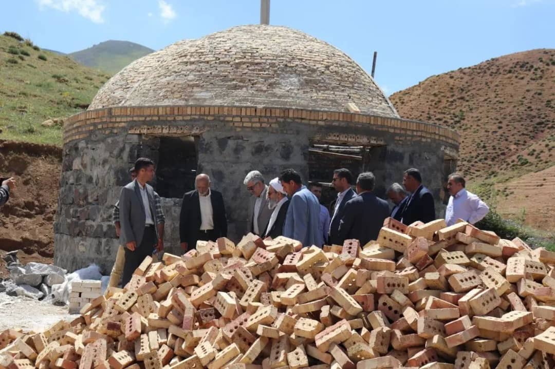 محمدرضا عبدالله نژاد فرماندار چالدران به همراه نماینده مردم شهرستانهای ماکو ، چالدران، شوط و پلدشت در مجلس شورای اسلامی از روند اجرایی مجتمع رفاهی، تفریحی، گردشگری و آب درمانی ایسی سو بازدید نمودند.