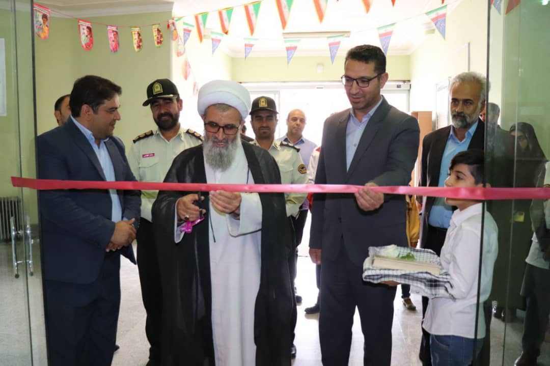 به مناسبت گرامی داشت هفته مبارزه با مواد مخدر با حضور محمدرضا عبدالله نژاد فرماندار شهرستان چالدران، نمایشگاه عکس و پوستر با عنوان معضلات اجتماعی ناشی از مواد مخدر برگزار شد.