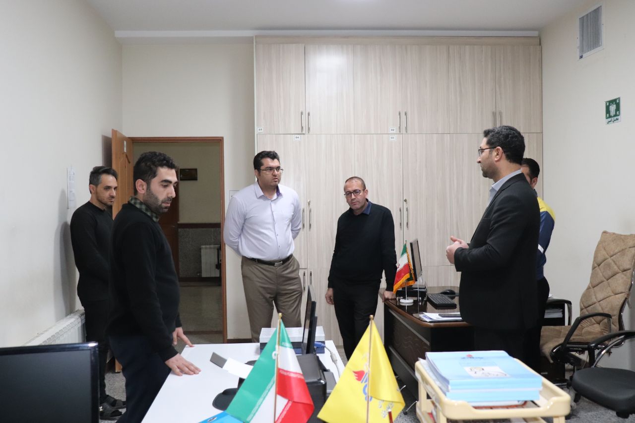 بازدید سرزده فرماندار چالدران از ادارات و تاکید بر تکریم ارباب رجوع
