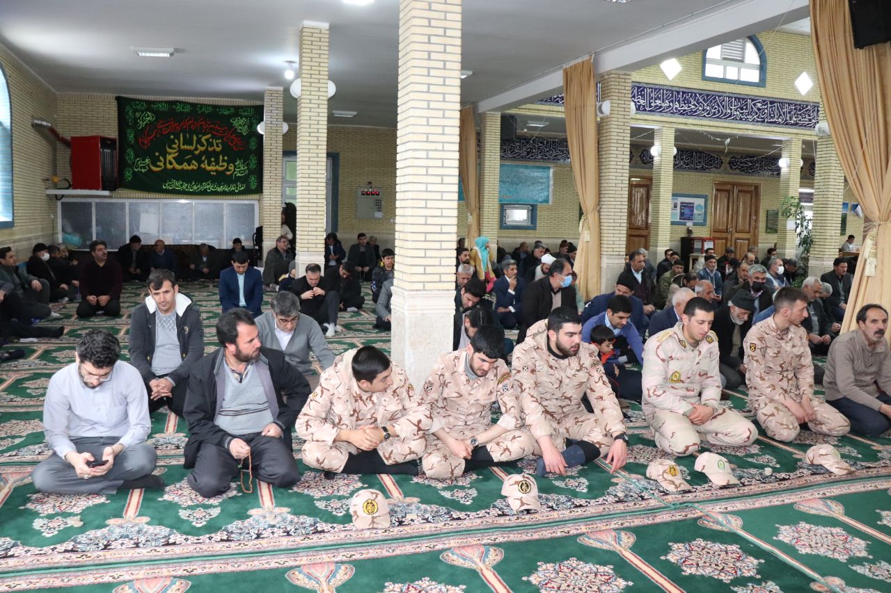 محمد رضا عبدالله نژاد فرماندار چالدران با حضور در مسجد جامع این شهرستان در مراسم عبادی سیاسی نماز جمعه این هفته که به امامت حجت الاسلام و المسلمین محمدزاده امام جمعه شهرستان برگزار شد، شرکت کردند.