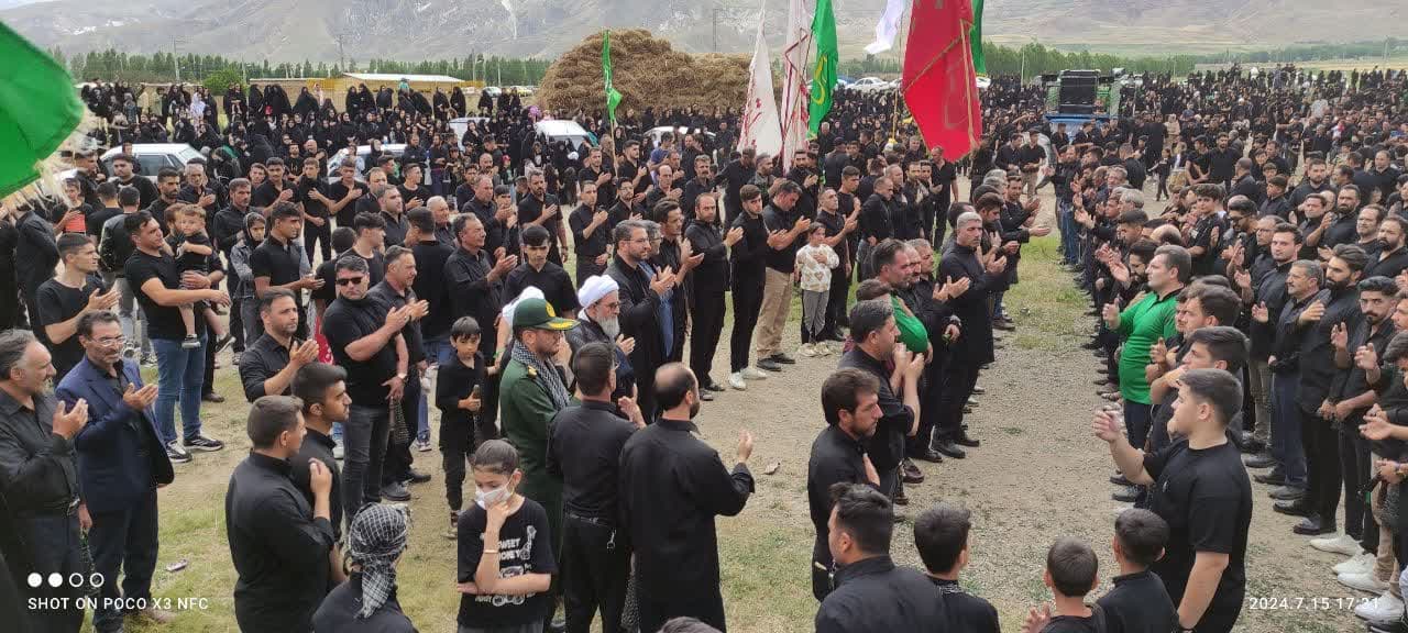 همزمان با تاسوعای حسینی محمد رضا عبداله نژاد فرماندار چالدران، به همراه امام جمعه محترم شهرستان و مسئولین شهرستانی با حضور در بین عزاداران روستای زاویه سفلی به عزاداری سید و سالار شهیدان پرداختند.