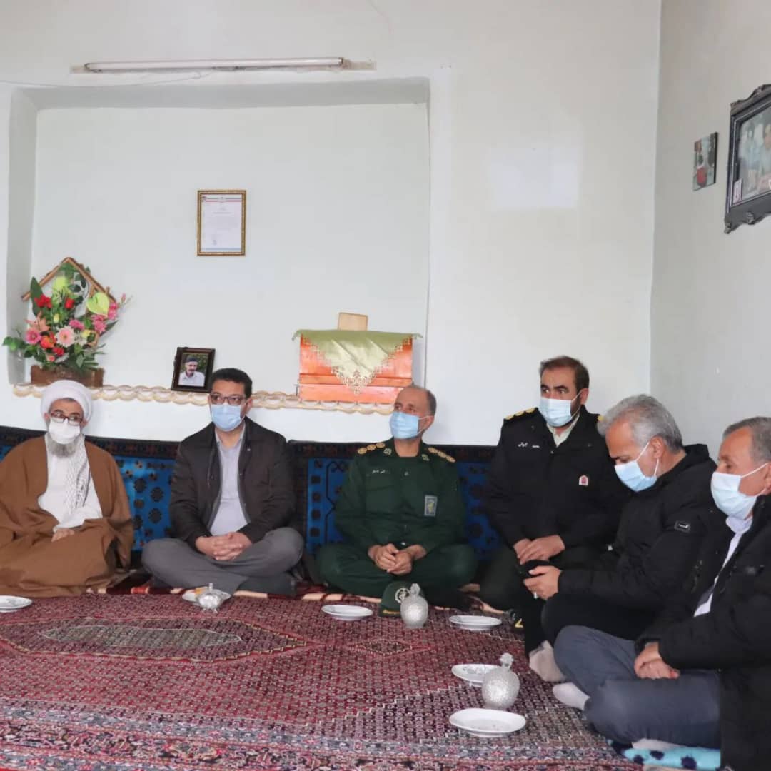 ✅در سومین روز از ایام الله دهه مبارک فجر با حضور عبدالله نژاد فرماندار شهرستان چالدران ،از خانواده شهیدان دیدار و تجلیل شد