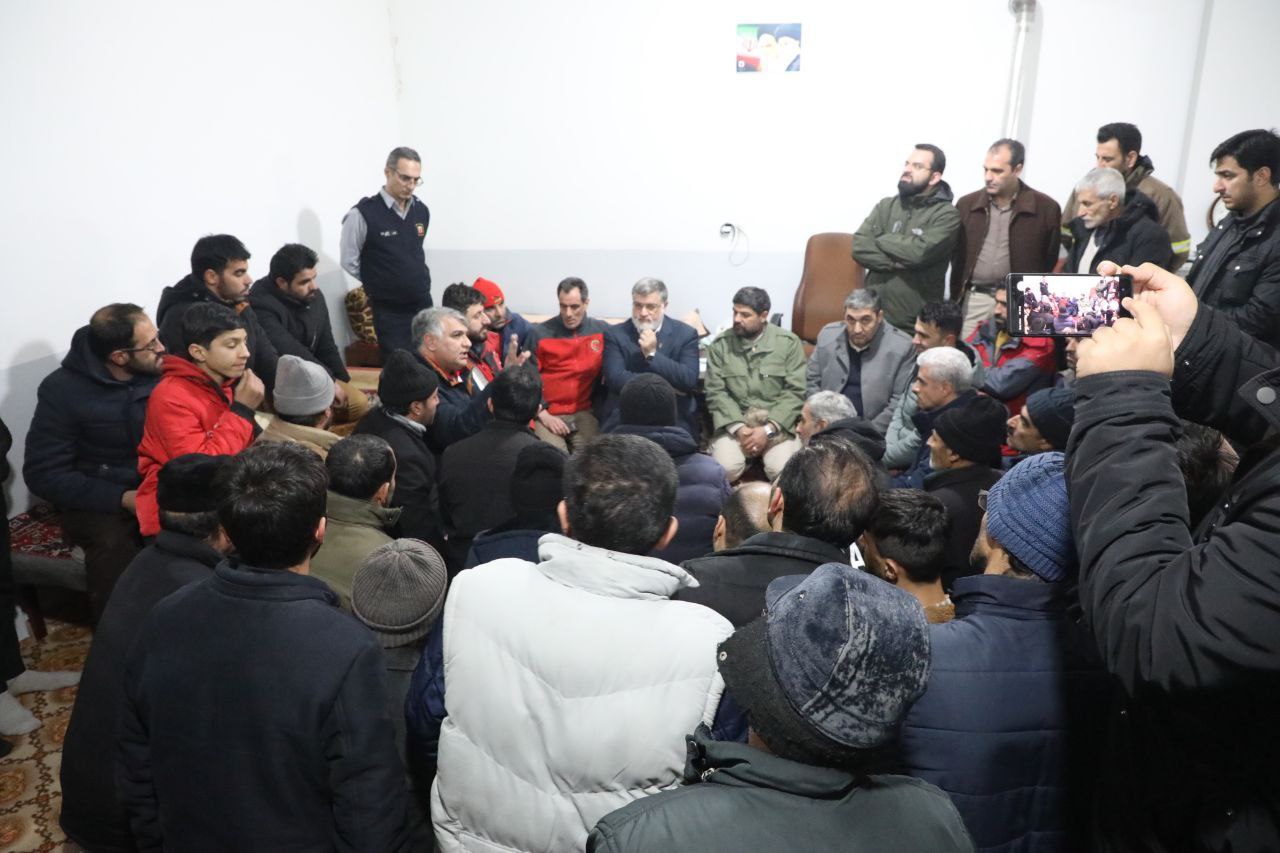 بازدید شبانه استاندار آذربایجانغربی از اردوگاه و کمپ های اسکان اضطراری زلزله زدگان شهرستان خوی