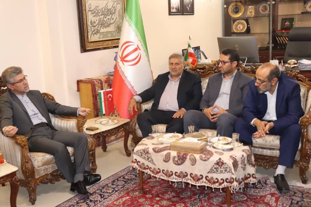 دیدار محمد رضا عبدالله نژاد فرماندار شهرستان چالدران و نادرکاظمی فرماندار شهرستان ماکو با سجاد سلطان زاده سرکنسول ایران در استان ارزروم ترکیه
