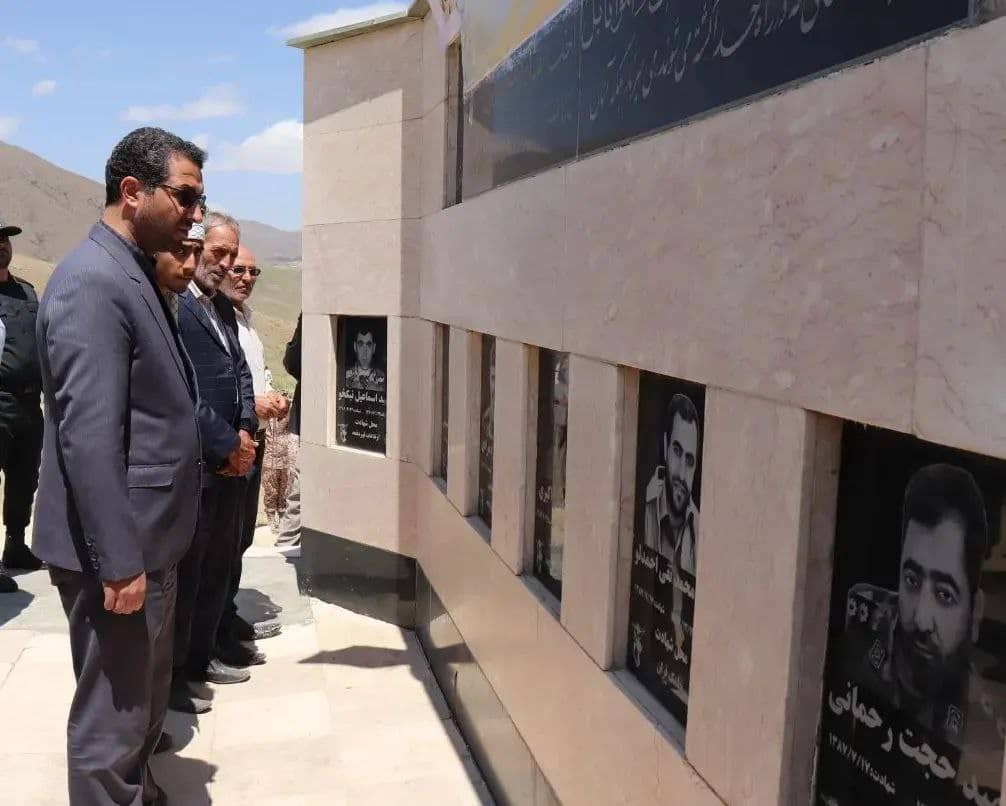 محمد رضا عبدالله نژاد فرماندارشهرستان چالدران در قالب کاروان راهیان نور شمال غرب کشور ضمن تجدید میثاق با آرمانهای والای شهدا از مناطق عملیاتی و یادمان شهدای محلملوی چالدران بازدید کرد.