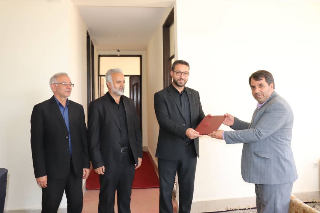 تجلیل از رسول آذرطوسی خبرنگار فعال صدای و سیمای شهرستان با حضور محمد رضا عبدالله نژاد فرماندار شهرستان چالدران