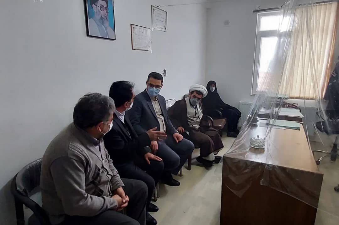 ✅عبدالله نژاد فرماندار چالدران به همراه حجت الاسلام والمسلمین واحدی فرد رئیس دادگستری با حضور در محل دفتر شورای حل اختلاف دادگستری چالدران ضمن بررسی مسائل آنان ازخدمات آنان نیز تجلیل نمودند.
