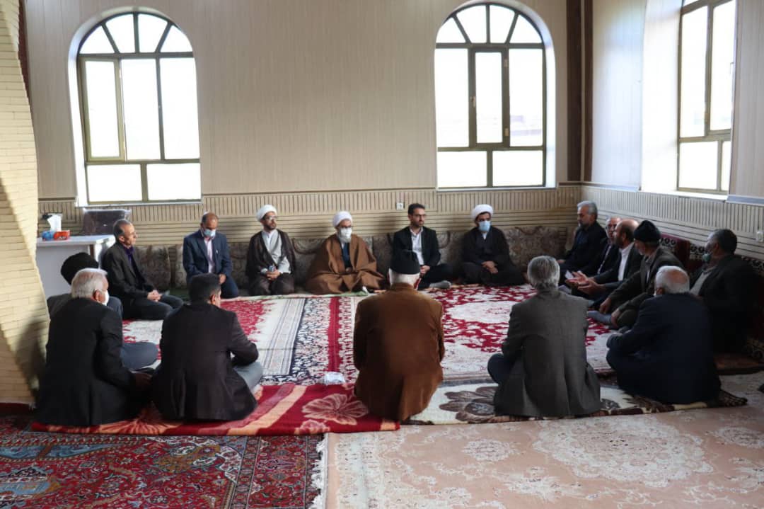 ✅محمد رضا عبدالله نژاد فرماندار شهرستان چالدران به همراه معاونین خود با حضور در مسجد روستای بیگ کندی ضمن دیدار با اهالی این روستا مسائل و مشکلات این روستا را مورد بحث و بررسی قرار داد.