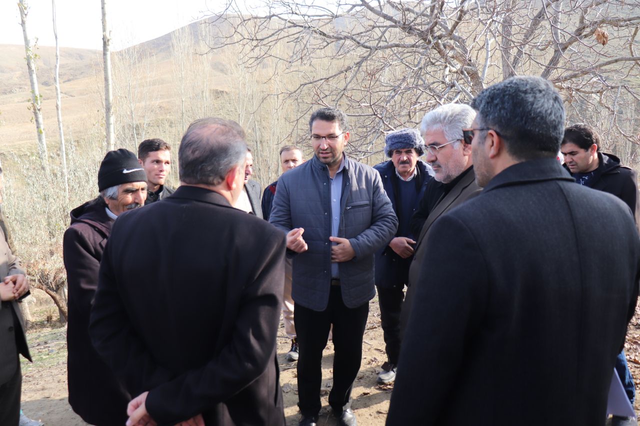 محمدرضا عبدالله نژاد فرماندار و علی پور نماینده مردم شهرستانهای ماکو ، چالدران ، شوط و پلدشت در مجلس شورای اسلامی در روستاهای کران علیا و سفلی حضور یافتند.