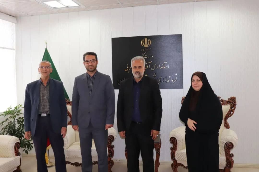 به گزارش روابط عمومی فرمانداری شهرستان چالدران به مناسبت روز خانواده و تکریم بازنشستگان مراسم بزرگداشتی با حضور فرماندار شهرستان چالدران در محل دفتر فرمانداری برگزار شد.