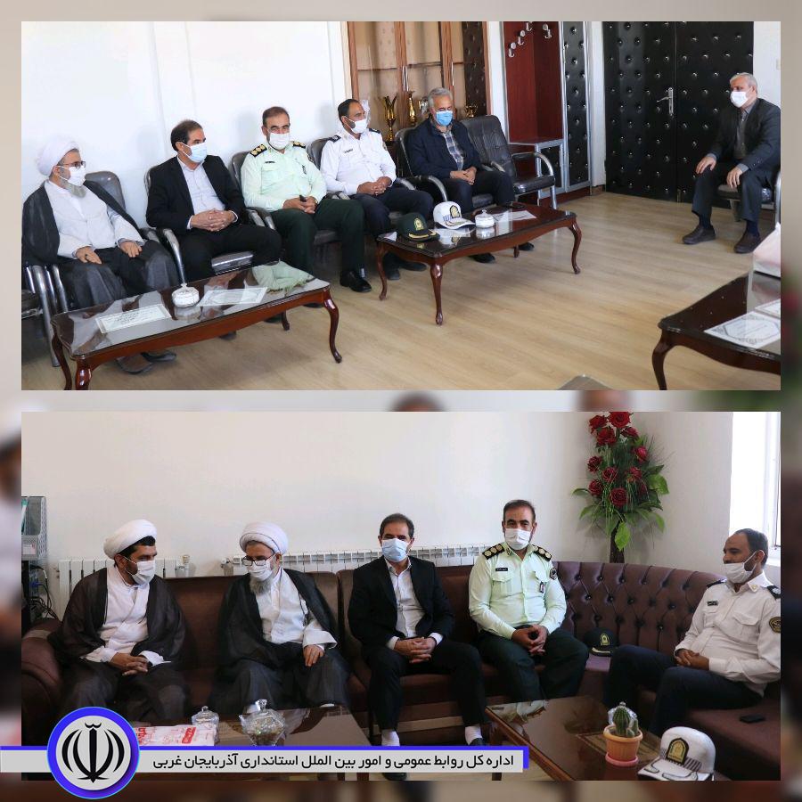 ✅به گزارش روابط عمومی فرمانداری شهرستان چالدران، بمناسبت هفته قوه قضائیه، حسن محمدزاده فرماندار شهرستان ، به اتفاق جمعی از اعضای شورای تامین و امام جمعه ، با ریاست دادگستری و دادستان دیدار و گفتگو کر