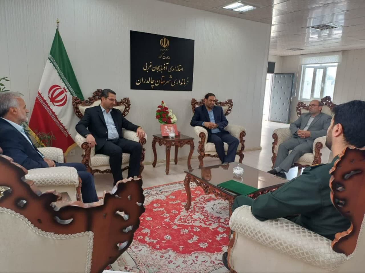 دیدار مسئول سازمان بسیج ادارات و کارمندان سپاه شهداء استان آذربایجان غربی بهمراه فرمانده حوزه ادارات کل استان و فرمانده حوزه ادارات سپاه شهرستان چالدران با محمد رضا عبدالله نژاد فرماندار شهرستان چالدر