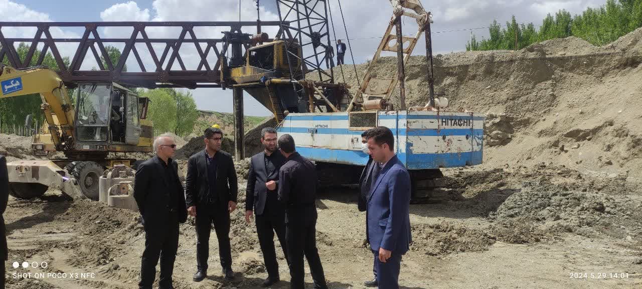 💢فرماندار چالدران از روند احداث پل قرخ بلاغ بازدید کرد ✍️به گزارش روابط عمومی فرمانداری چالدران محمد رضا عبداله نژاد فرماندار چالدران در این بازدید با اشاره به اینکه پل قرخ بلاغ در تابستان سال 14
