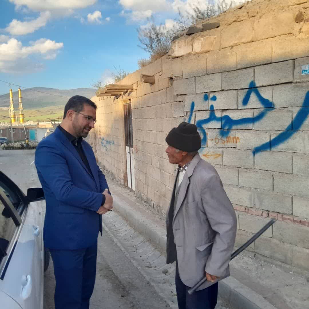📸گزارش تصویری به گزارش روابط عمومی فرمانداری شهرستان چالدران ؛ محمد رضا عبدالله نژاد فرماندارچالدران با حضور در روستای اروج کندی بخش دشتک ضمن بازدید میدانی از اجرای پروژه احداث دیوار ساحلی در این