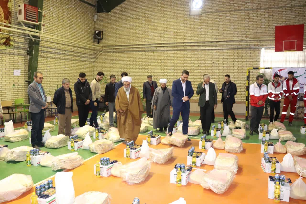 توزیع 500 بسته معیشتی به مناسبت گرامی داشت ماه مبارک رمضان با حضور محمدرضا عبدالله نژاد فرماندار
