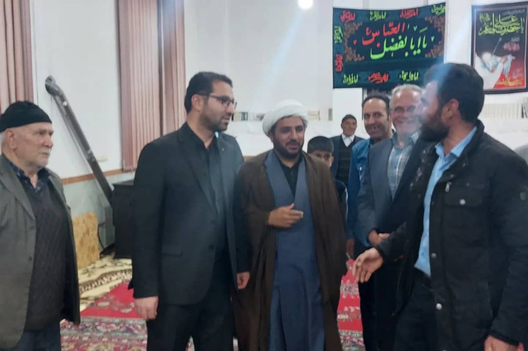  ✅محمد رضا عبدالله نژاد فرماندار شهرستان چالدران با حضور در روستای زاویه سفلی ضمن اقامه نماز مغرب و عشاء با اهالی این روستا دیدار واز نزدیک مسائل و مشکلات روستا را مورد بحث و بررسی قرار داد.