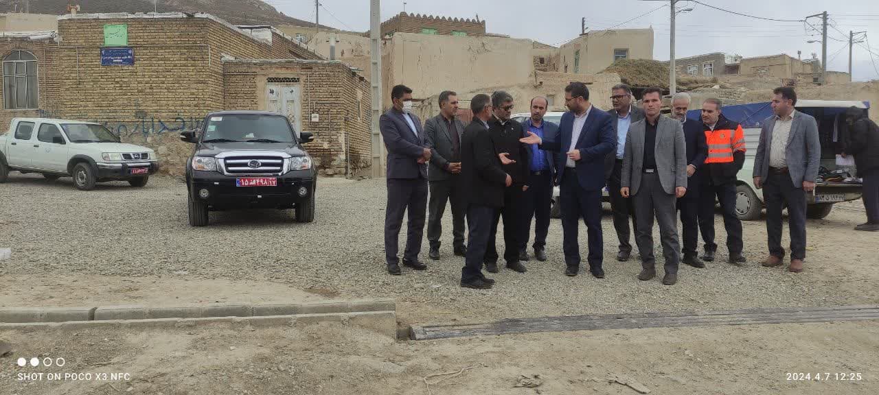 ه گزارش روابط عمومی فرمانداری چالدران محمدرضا عبدالهنژاد فرماندار چالدران با حضور در روستای اینجه علیا ضمن دیدار با مردم روستا مسائل و مشکلات روستارا از نزدیک مورد بحث و بررسی قرار داد