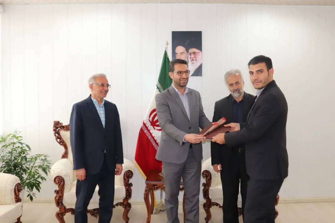 به مناسبت گرامی داشت سالروز ارتباطات و روابط عمومی با حضور  محمد رضا عبدالله نژاد فرماندار شهرستان چالدران از مسئول و کارشناس روابط عمومی تقدیر و تجلیل به عمل آمد.