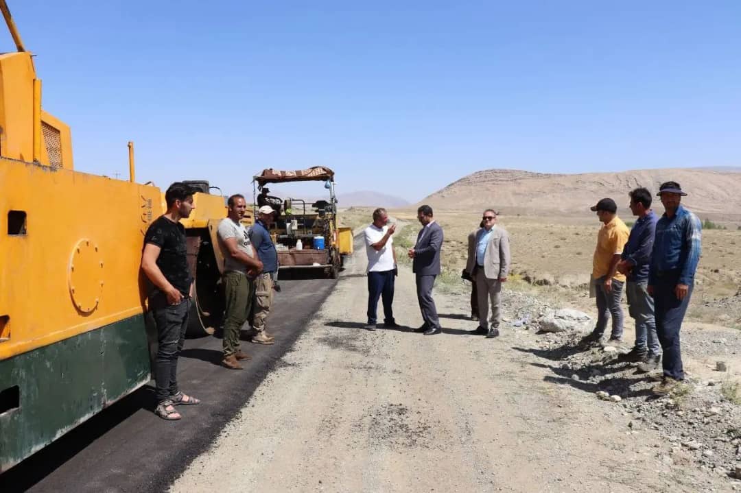 محمدرضا عبدالله نژاد فرماندار شهرستان چالدران از روند اجرایی بهسازی و آسفالت ریزی روستای قرمزی داش چالدران بازدید و مسائل و مشکلات این طرحها را مورد بررسی قرار داد .