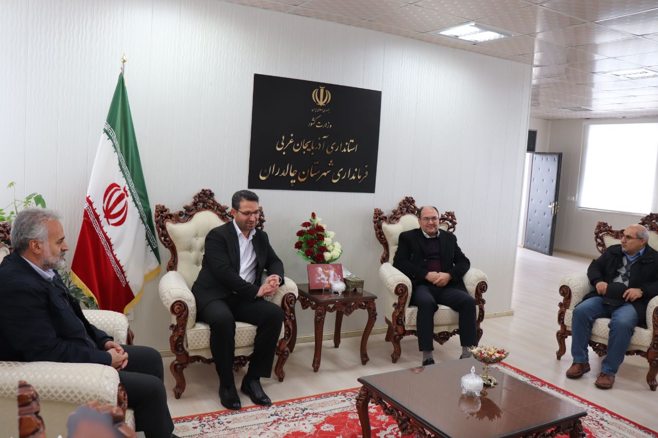 رحمانی مدیر کل نوسازی ،توسعه و تجهیز مدارس استان آذربایجان غربی با حضور در فرمانداری چالدران با محمدرضا عبدالله نژاد فرماندار دیدار و گفتگو کرد .