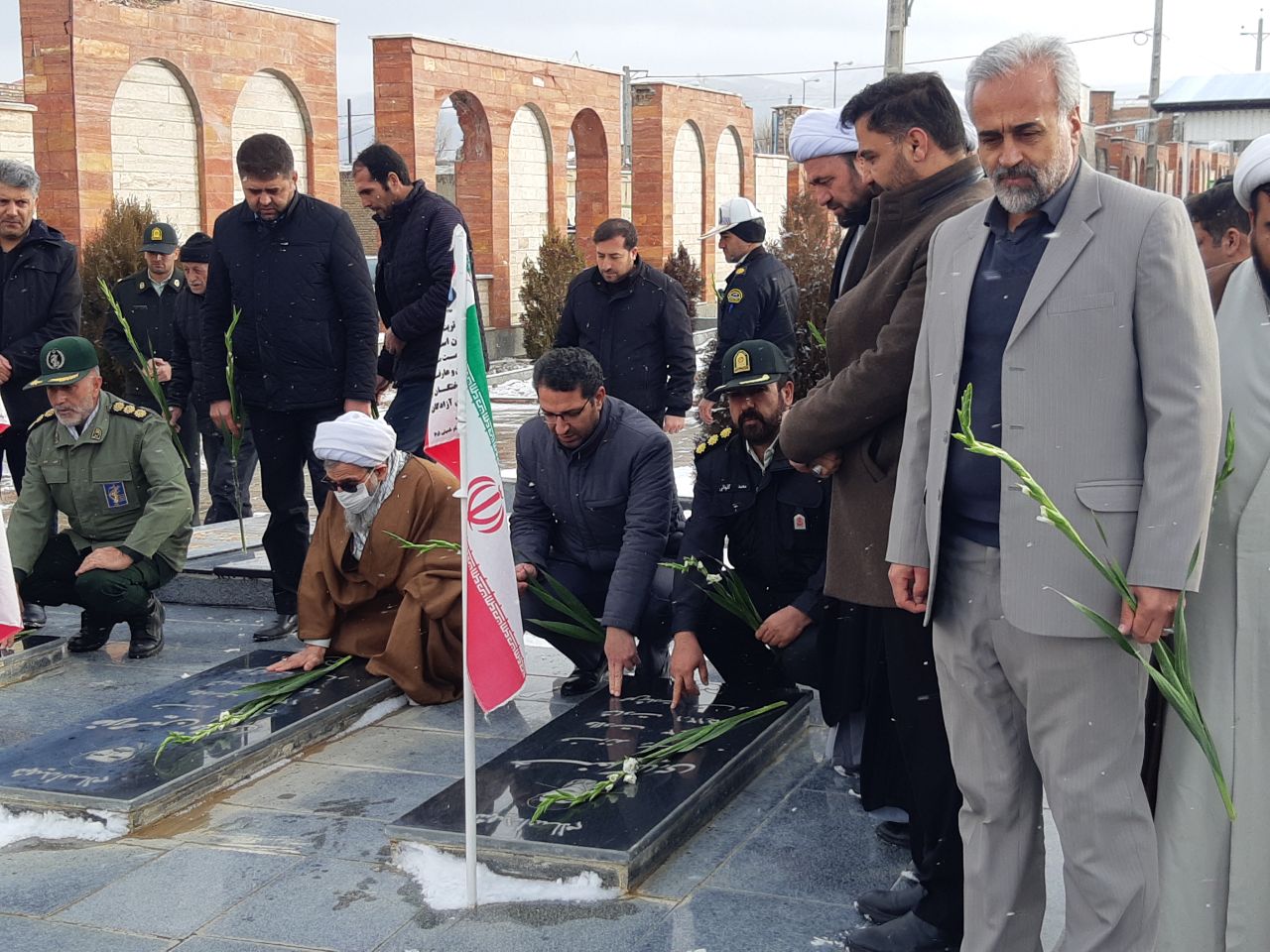 ✅با حضور محمدرضا عبدالله نژاد فرماندار چالدران، حجتالاسلام والمسلمین محمدزاده امام جمعه ، اعضای شورای تأمین و اداری مراسم غبارروبی و عطر افشانی مزار شهدا در چالدران برگزار گردید.