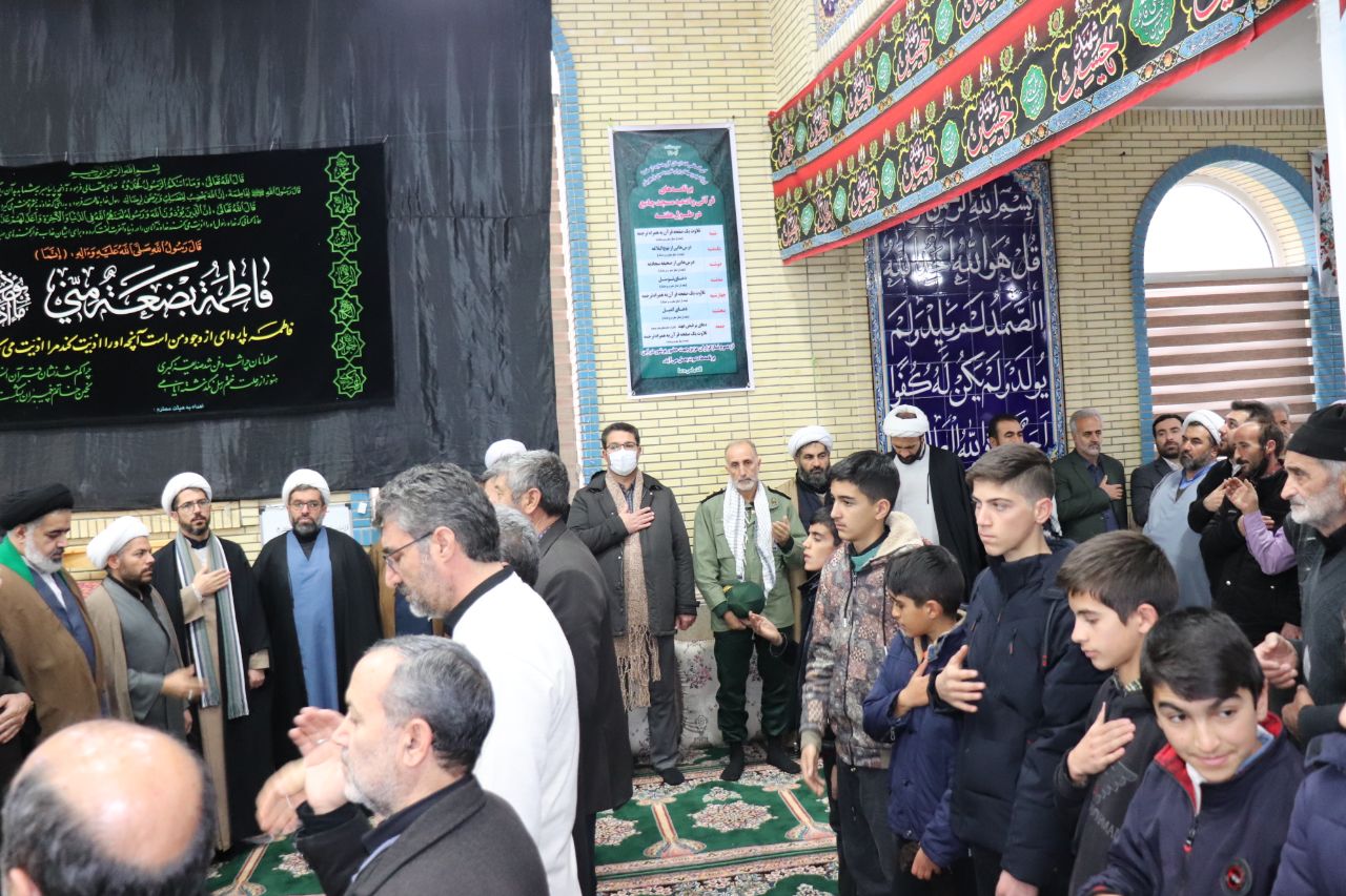 آئین معنوی وداع با پیکر پاک شهید گمنام دوران دفاع مقدس در مسجد جامع شهرستان چالدران برگزار شد.