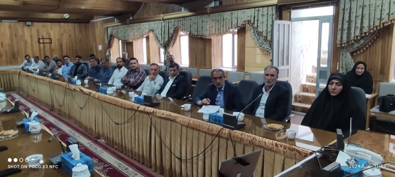 در آستانه برگزاری چهاردهمین دوره انتخابات ریاست جمهوری نشست اعضای شورای اسلامی شهر و روستای چالدران با فرماندار با محوریت مشارکت برگزار شد