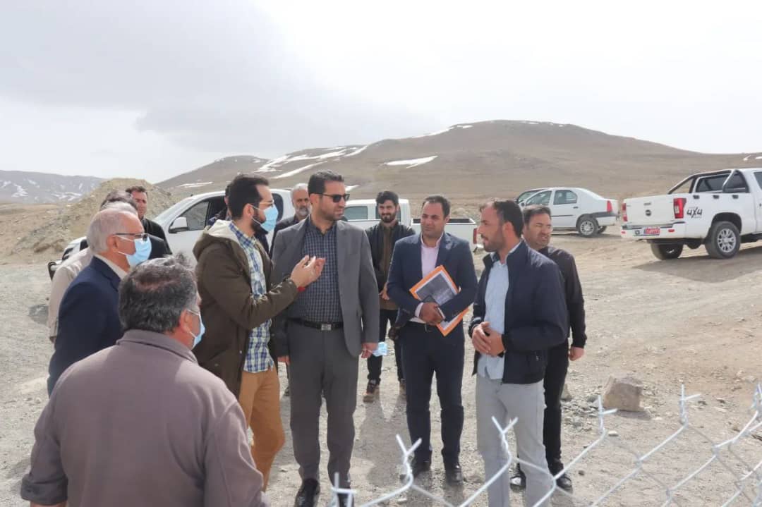 عبدالله نژاد فرماندارشهرستان چالدران به همراه دبیر نهاد پیشرفت و آبادانی چالدران از استخر ذخیره آب کشاورزی روستاهای تات کندی در چالدران بازدید کرد.