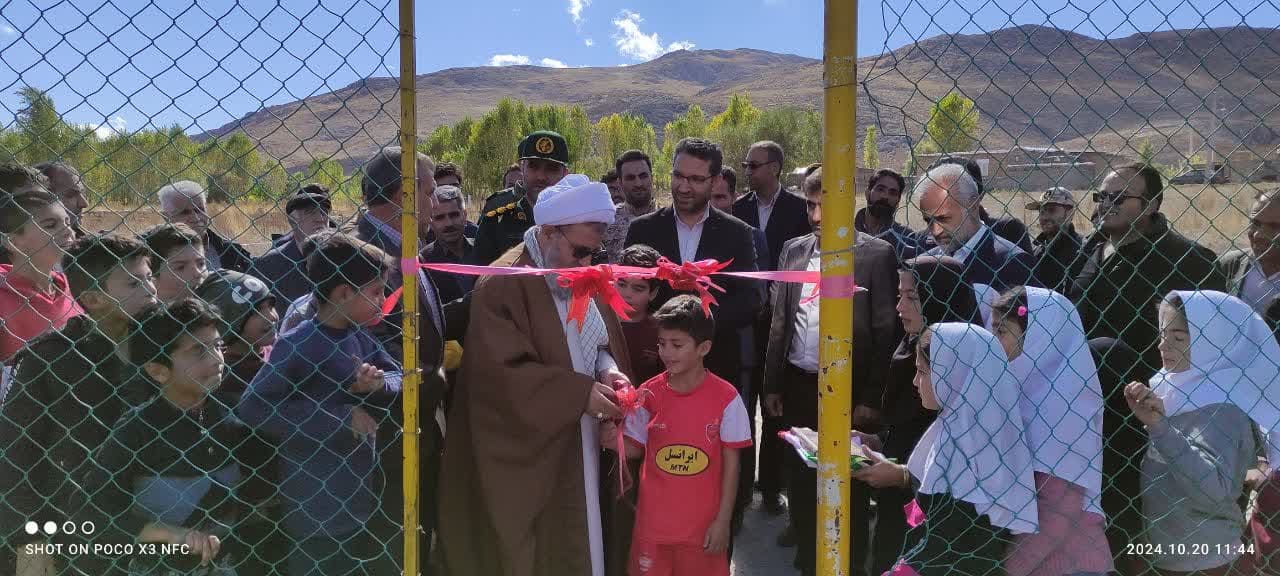 🔷افتتاح زمین چمن مصنوعی روباز مینی فوتبال روستای محلملوی علیا با حضور محمد رضا عبدالله نژاد فرماندار چالدران ،امام جمعه شهرستان، مسئولین و جمعی از اعضای شورای اداری شهرستان چالدران 🔷این طرح با مش