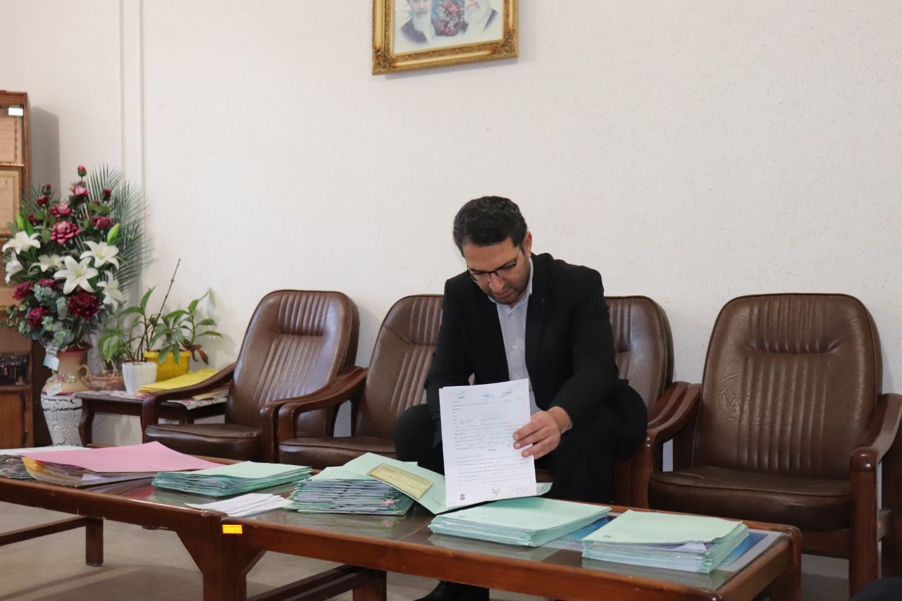 بازدید سرزده فرماندار از اداره ثبت و اسناد چالدران