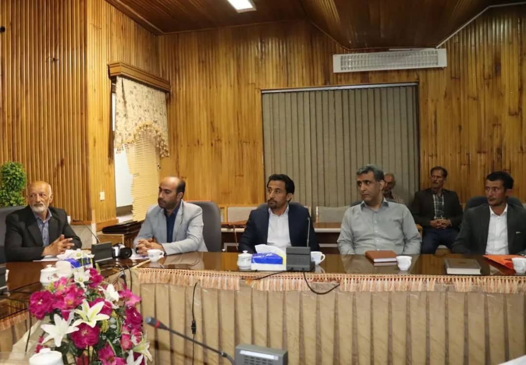 اولین جلسه کار گروه آموزشی دهیاریهای بخش مرکزی و دشتک به ریاست محمد رضا عبدالله نژاد فرماندار شهرستان چالدران  در سالن اجتماعات فرمانداری برگزار شد.