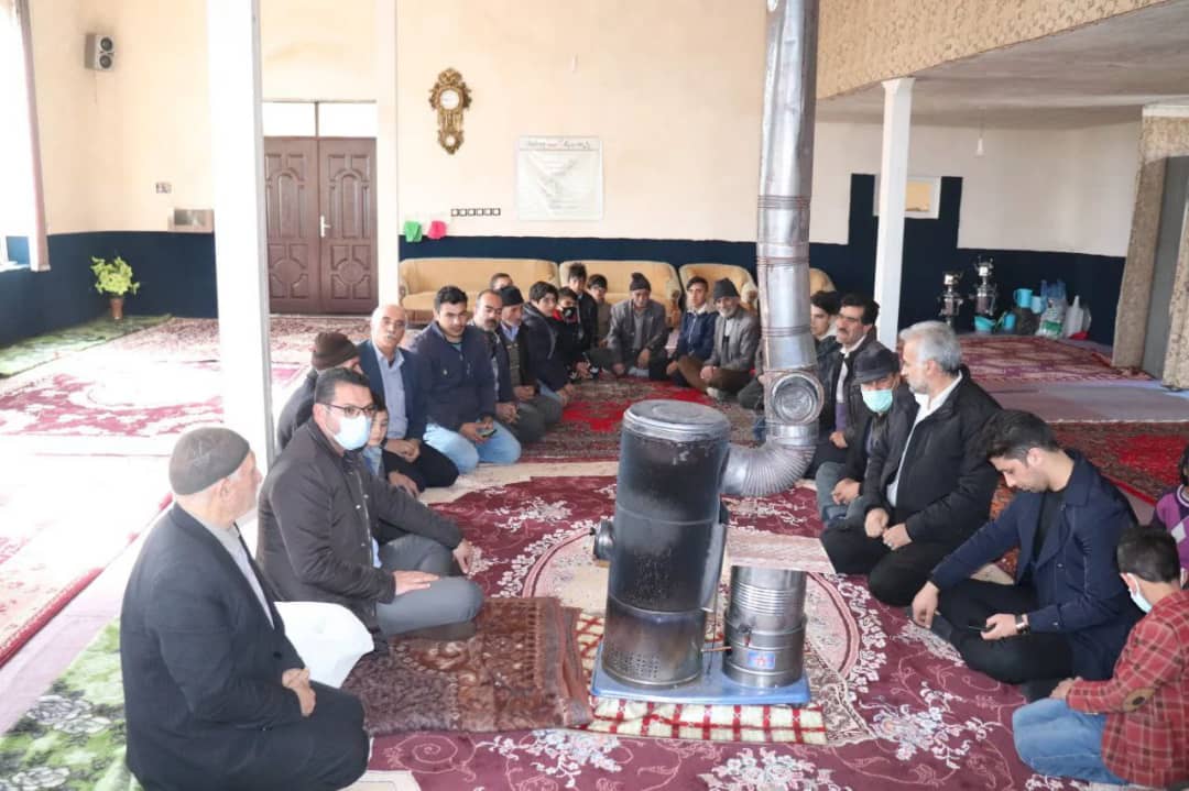 ✅عبدالله نژاد فرماندار شهرستان چالدران، با حضور در روستای شهرک مخور ضمن دیدار با اهالی روستا بازدید از نزدیک مسائل و مشکلات اهالی روستا را از نزدیک مورد بررسی قرار دادند.