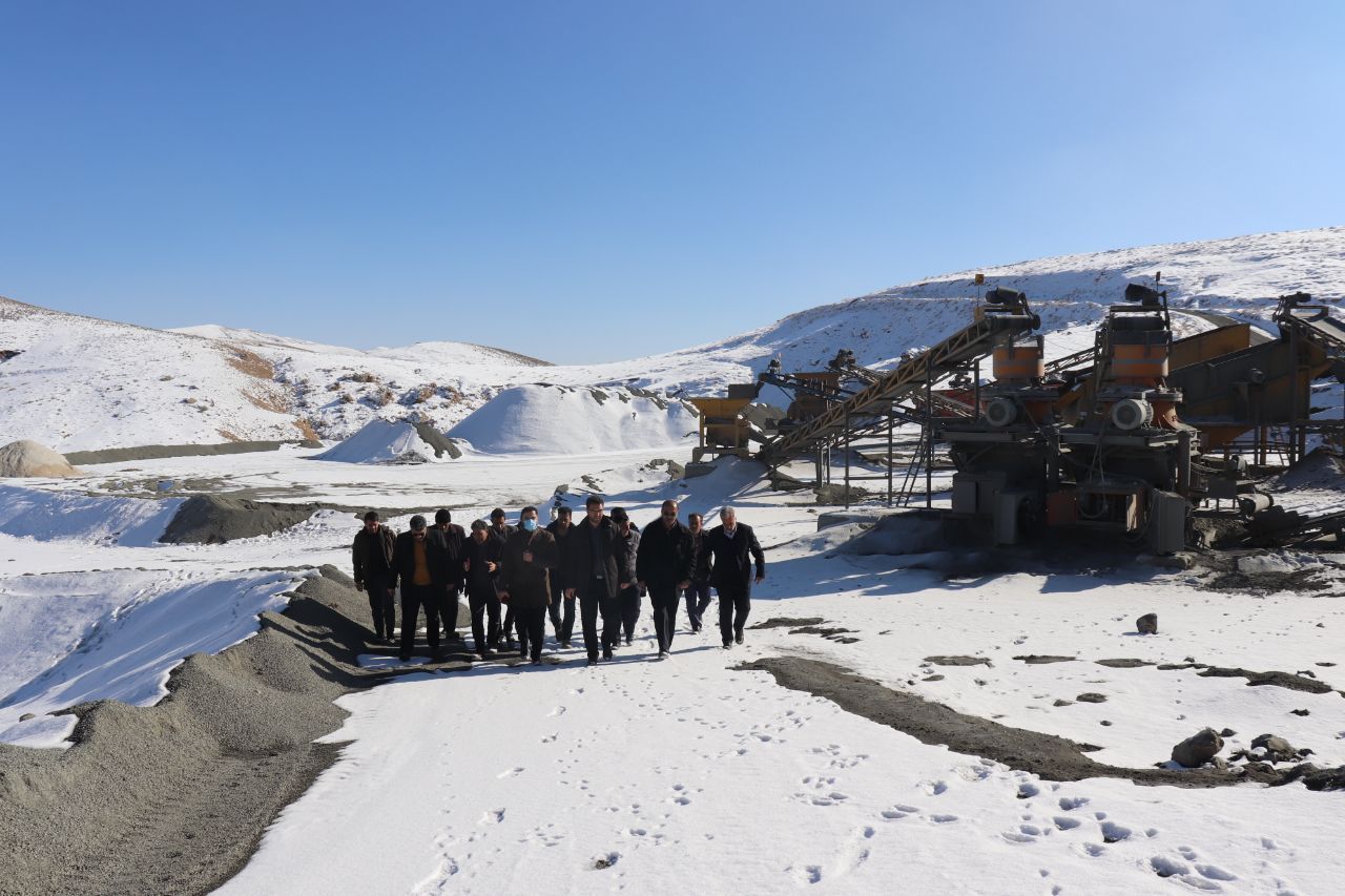 بازدید میدانی فرماندار چالدران از معدن فعال سنگ آهن واقع در روستای انبار ماران