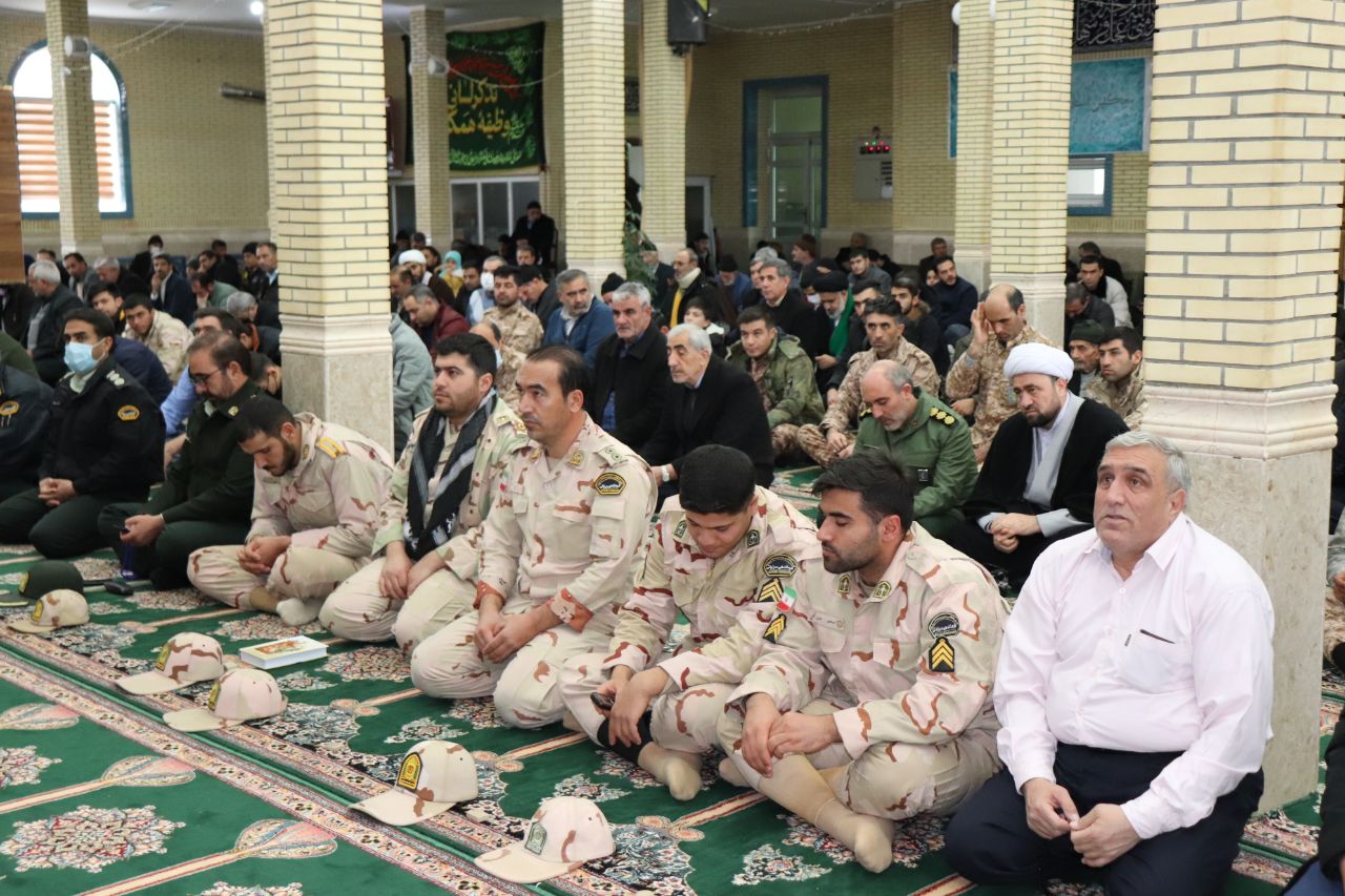 محمد رضا عبدالله نژاد فرماندار چالدران با حضور در مسجد جامع این شهرستان در مراسم عبادی سیاسی نماز جمعه این هفته که به امامت حجت الاسلام و المسلمین محمدزاده امام جمعه شهرستان برگزار شد، شرکت کردند.