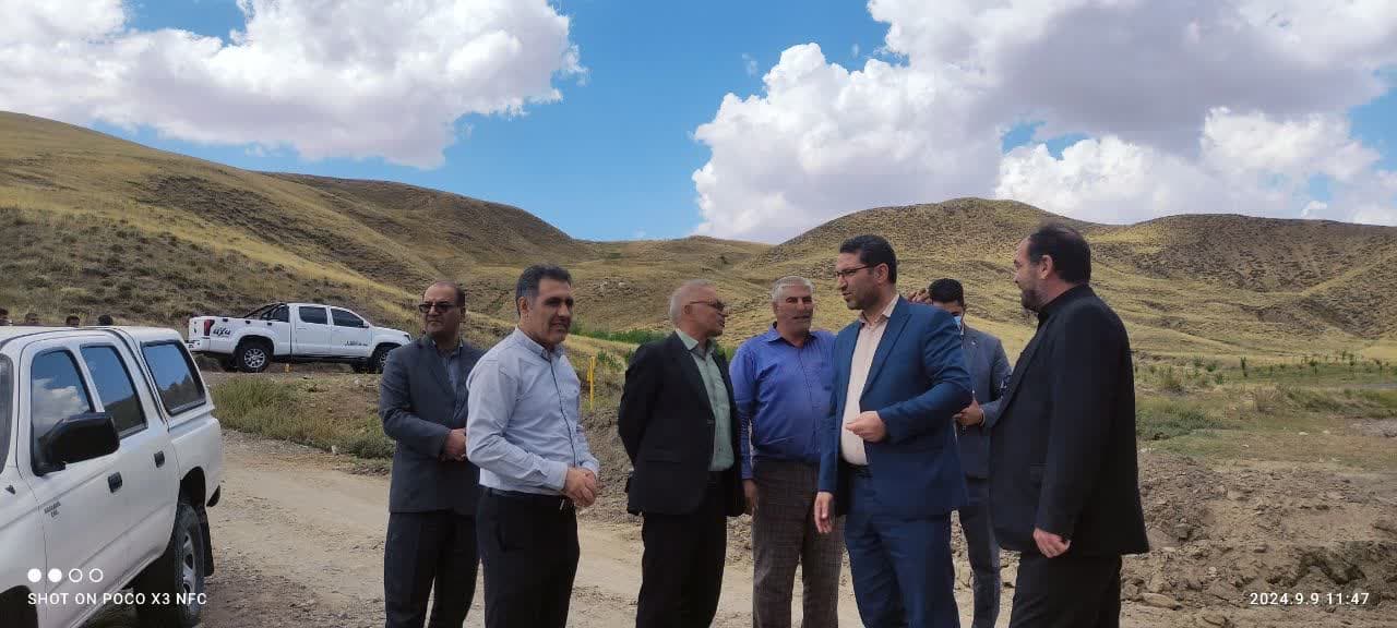 به گزارش روابط عمومی فرماندار چالدران محمد رضا عبدالله نژادفرماندار چالدران به همراه معاون برنامه ریزی و هماهنگی امور عمرانی و جمعی از اعضای شورای اداری از پل روستای ساز آغل گل سعید بازدید کرد