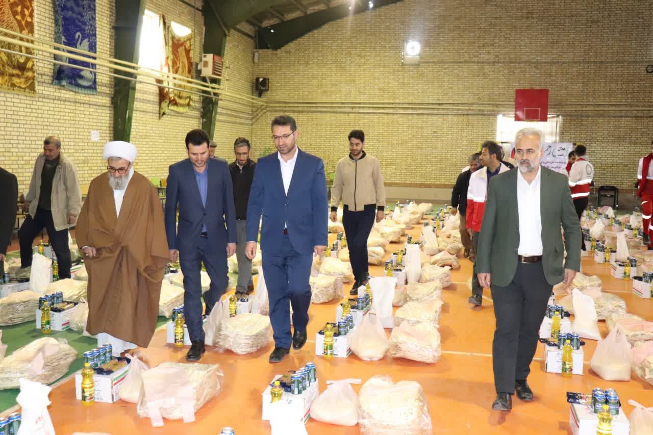 توزیع 500 بسته معیشتی به مناسبت گرامی داشت ماه مبارک رمضان با حضور محمدرضا عبدالله نژاد فرماندار