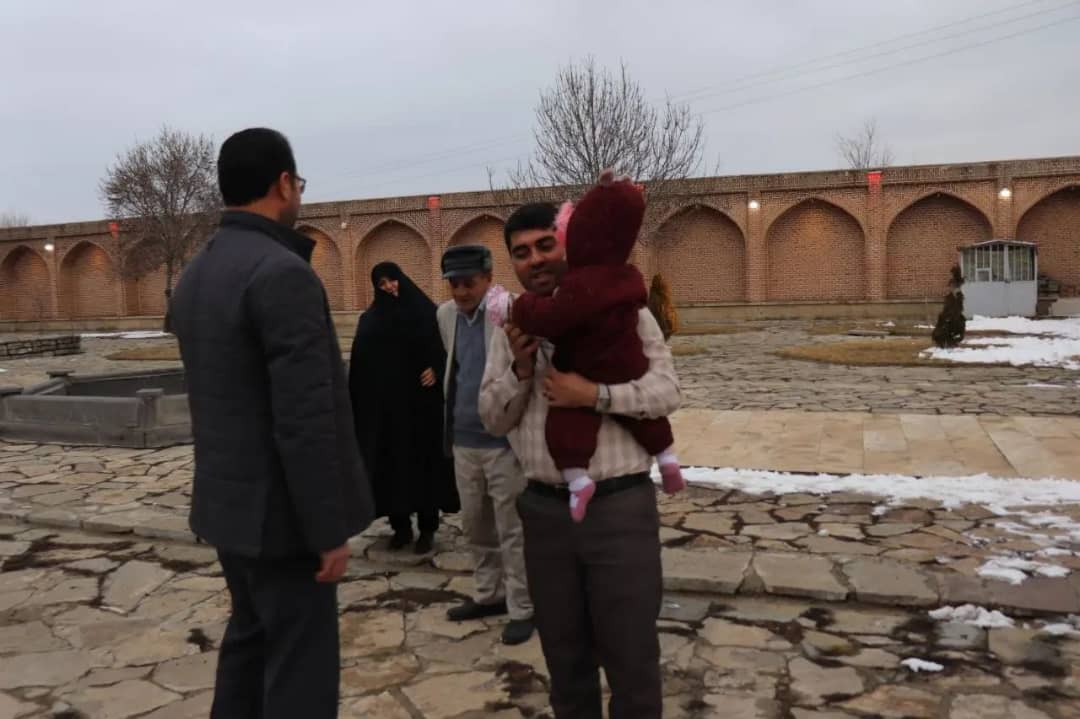 ✅ عبدالله نژاد فرماندار شهرستان چالدران به همراه ابراهیم زاده معاون سیاسی، امنیتی و اجتماعی فرماندار با حضور در مقبره سید صدرالدین ضمن تبریک عید با مسافران نوروزی دیدار و گفتگو کرد.