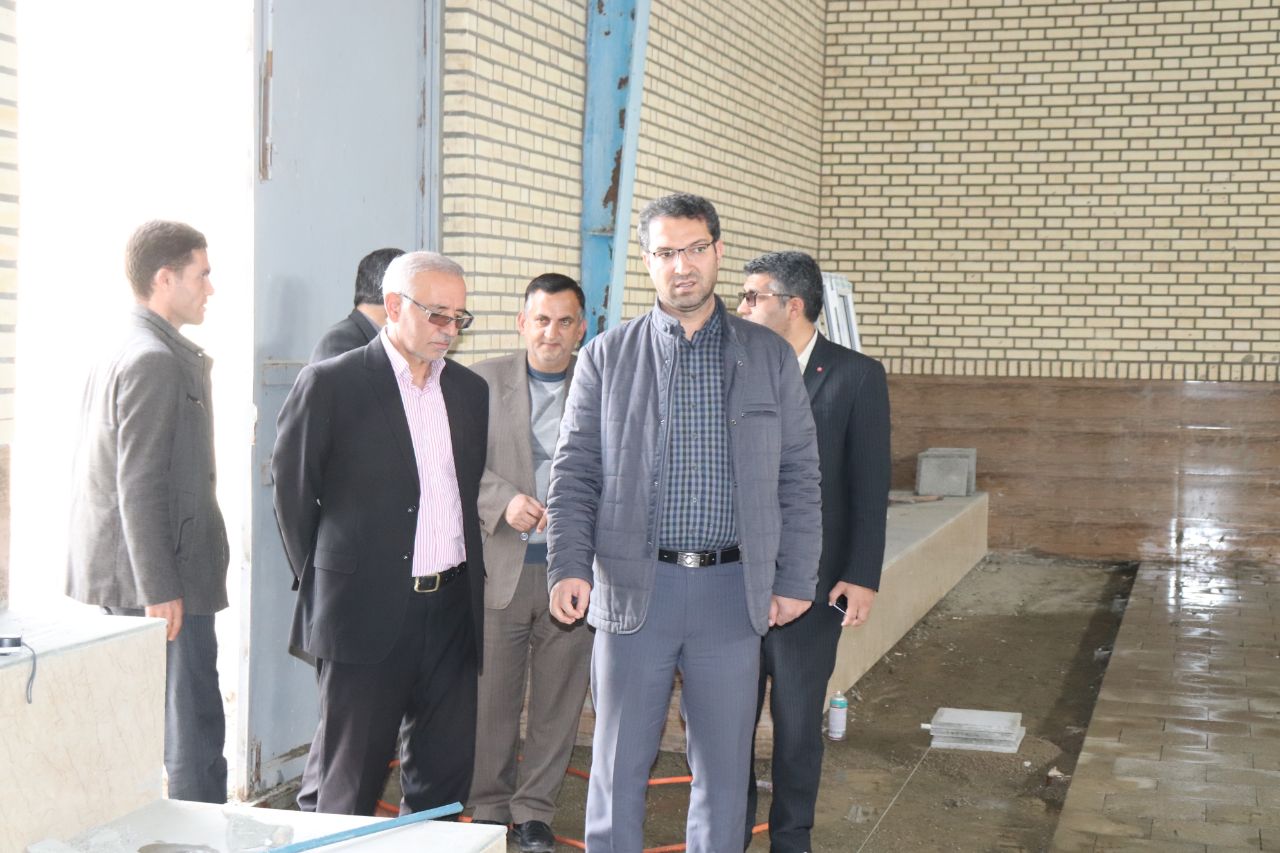 بازدید فرماندار شهرستان چالدران از پروژه سالن ورزشی در حال احداث روستای قرنقو