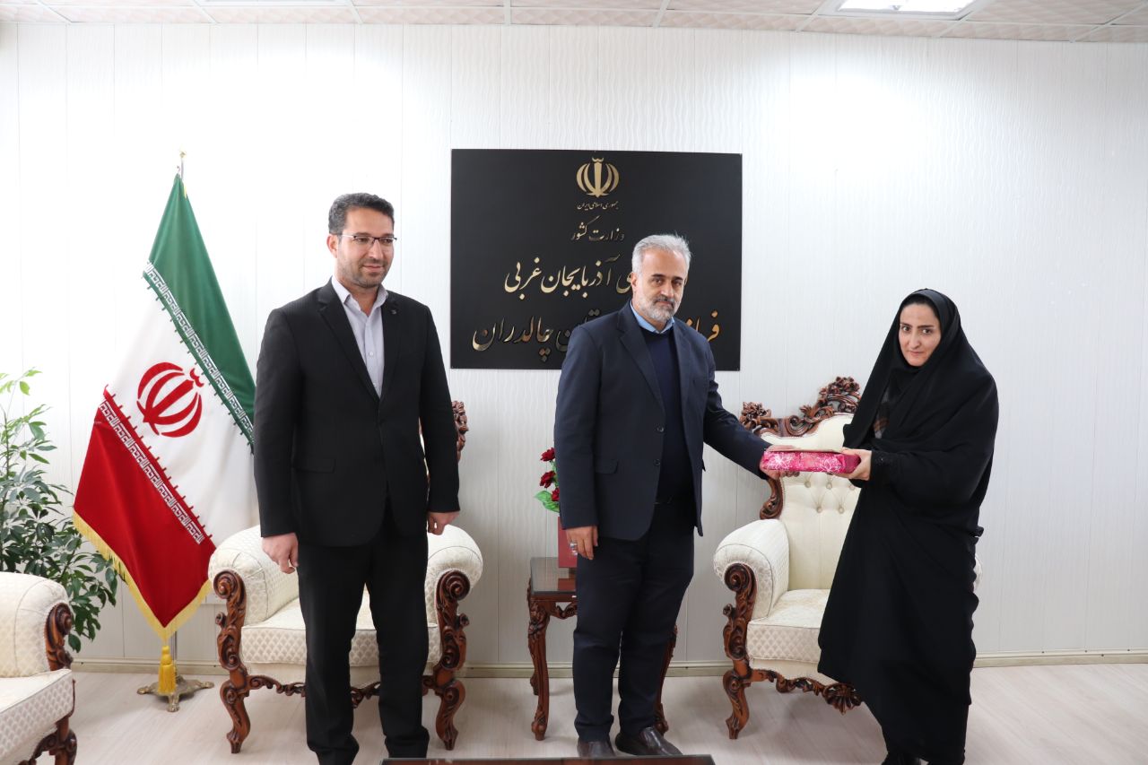 تجلیل از بانوان شاغل در فرمانداری شهرستان چالدران به مناسبت روز زن