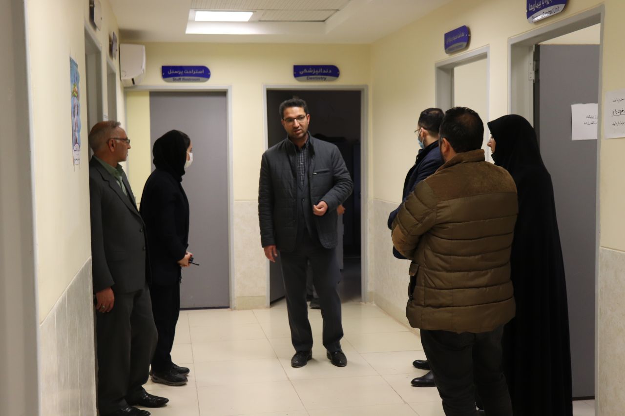 فرماندار چالدران به همراه موسوی بخشدار دشتک و دکتر علیزاده رئیس شبکه بهداشت ودرمان ازروند ارائه خدمات درمانی و بهداشتی مرکز جامع سلامت شهر آواجیق بازدید وبا پرسنل این مرکز دیدار و گفتگو کرد .