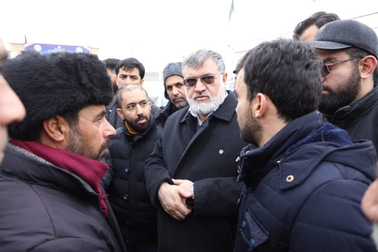بازدید وزیر کشور به همراه استاندار آذربایجانغربی از اسکان اضطراری زلزلهزدگان خوی/ مجموعه ورزشی ولیعصر