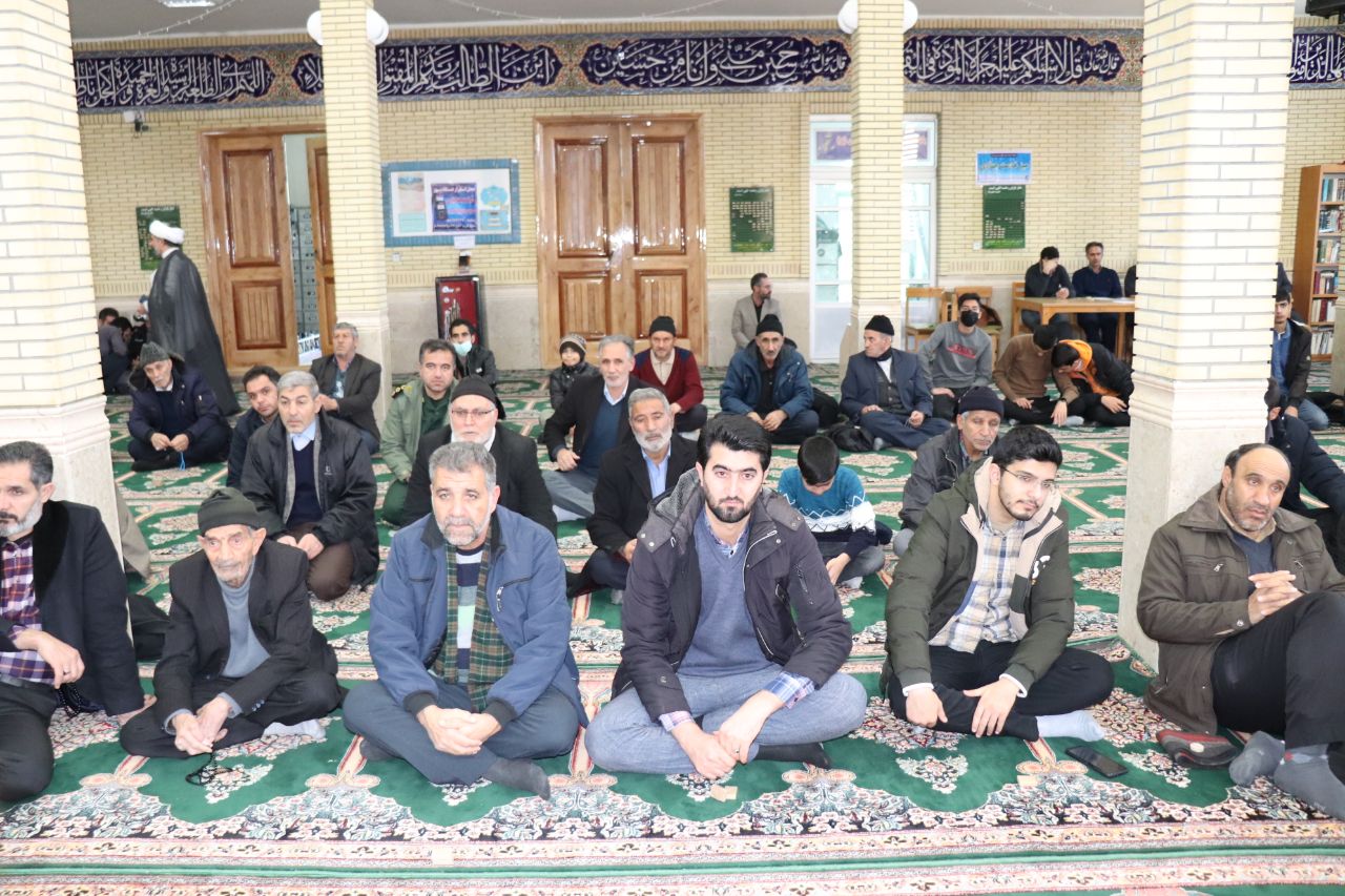✍ به گزارش پایگاه اطلاع رسانی فرمانداری شهرستان چالدران ؛ محمد رضا عبدالله نژاد فرماندار با حضور در مسجد جامع این شهرستان در مراسم عبادی سیاسی نماز جمعه این هفته شرکت نمودند