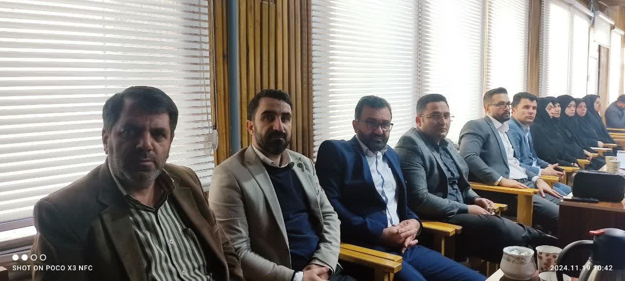 به گزارش پایگاه اطلاع رسانی فرمانداری چالدران جلسه شورای اداری شهرستان چالدران به ریاست محمد رضا عبدالله نژاد فرماندار چالدران و حضور امام جمعه، اعضای شورای اداری شهرستان در محل سالن جلسات فرمانداری