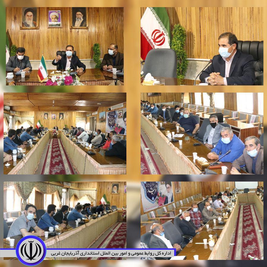 ✅با حضور محمد زاده فرماندار شهرستان چالدران و نانوایان لواش پز شهرستان ، مسائل و مشکلات نانوایان چالدران مورد بحث وبررسی قرار گرفت .