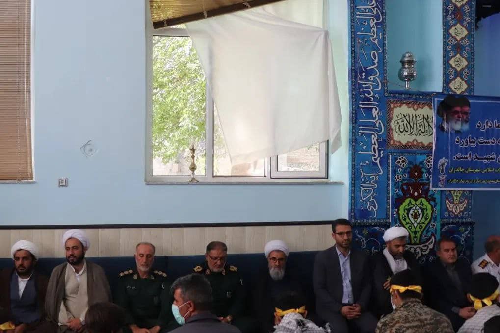 با حضور محمدرضا عبدالله نژاد فرماندارشهرستان چالدران مراسم گرامی داشت یاد و خاطره شهدای امنیت پایدار منطقه و شهدای 8سال دفاع مقدس درمسجد صاحب الزمان (عج)برگزار شد .