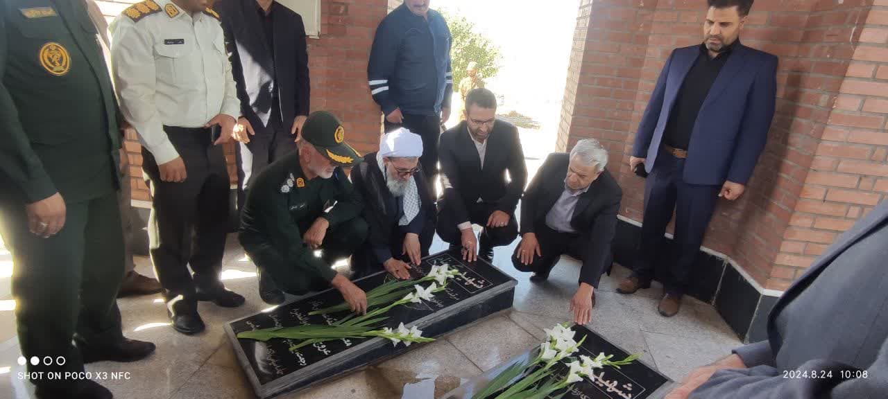 غبارروبی مزار شهدای گمنام شهرستان چالدران به مناسبت گرامیداشت هفته دولت :