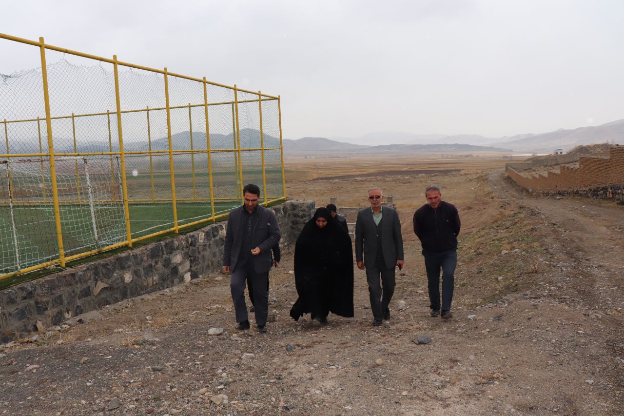 محمدرضا عبدالله نژاد فرماندار شهرستان چالدران از پروژه در حال ساخت سالن چند منظوره تربیت بدنی شهر آواجیق بازدید کرد.
