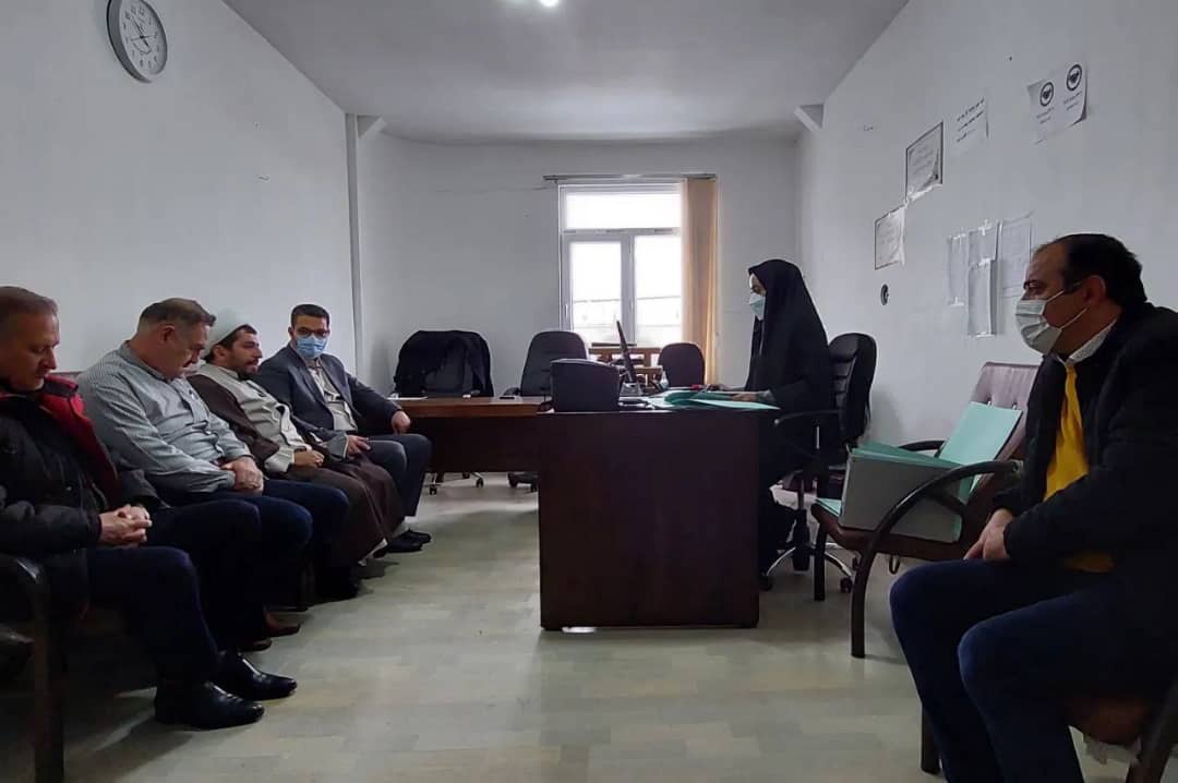 ✅عبدالله نژاد فرماندار چالدران به همراه حجت الاسلام والمسلمین واحدی فرد رئیس دادگستری با حضور در محل دفتر شورای حل اختلاف دادگستری چالدران ضمن بررسی مسائل آنان ازخدمات آنان نیز تجلیل نمودند.